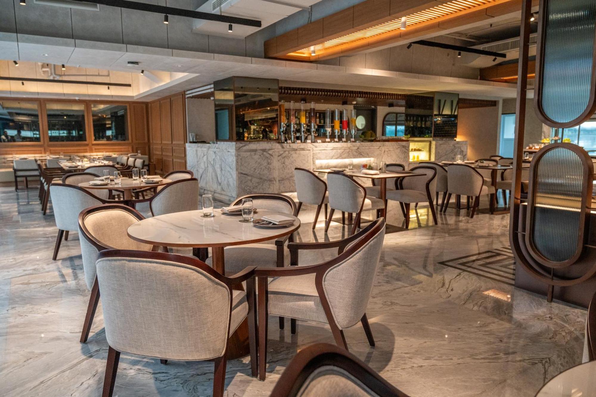 Moevenpick Hotel Jakarta City Centre Экстерьер фото