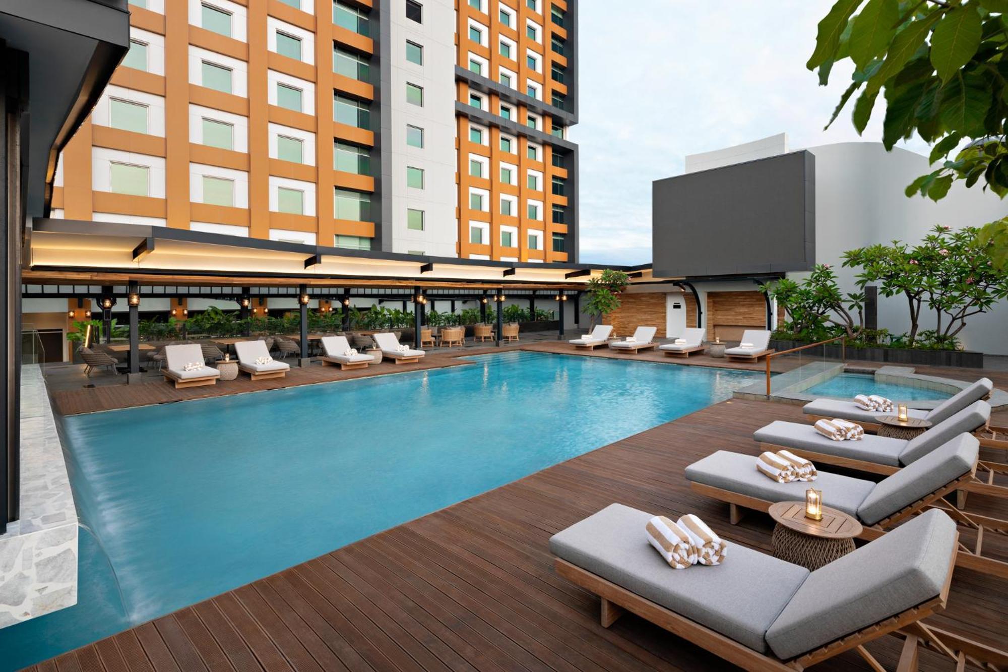 Moevenpick Hotel Jakarta City Centre Экстерьер фото