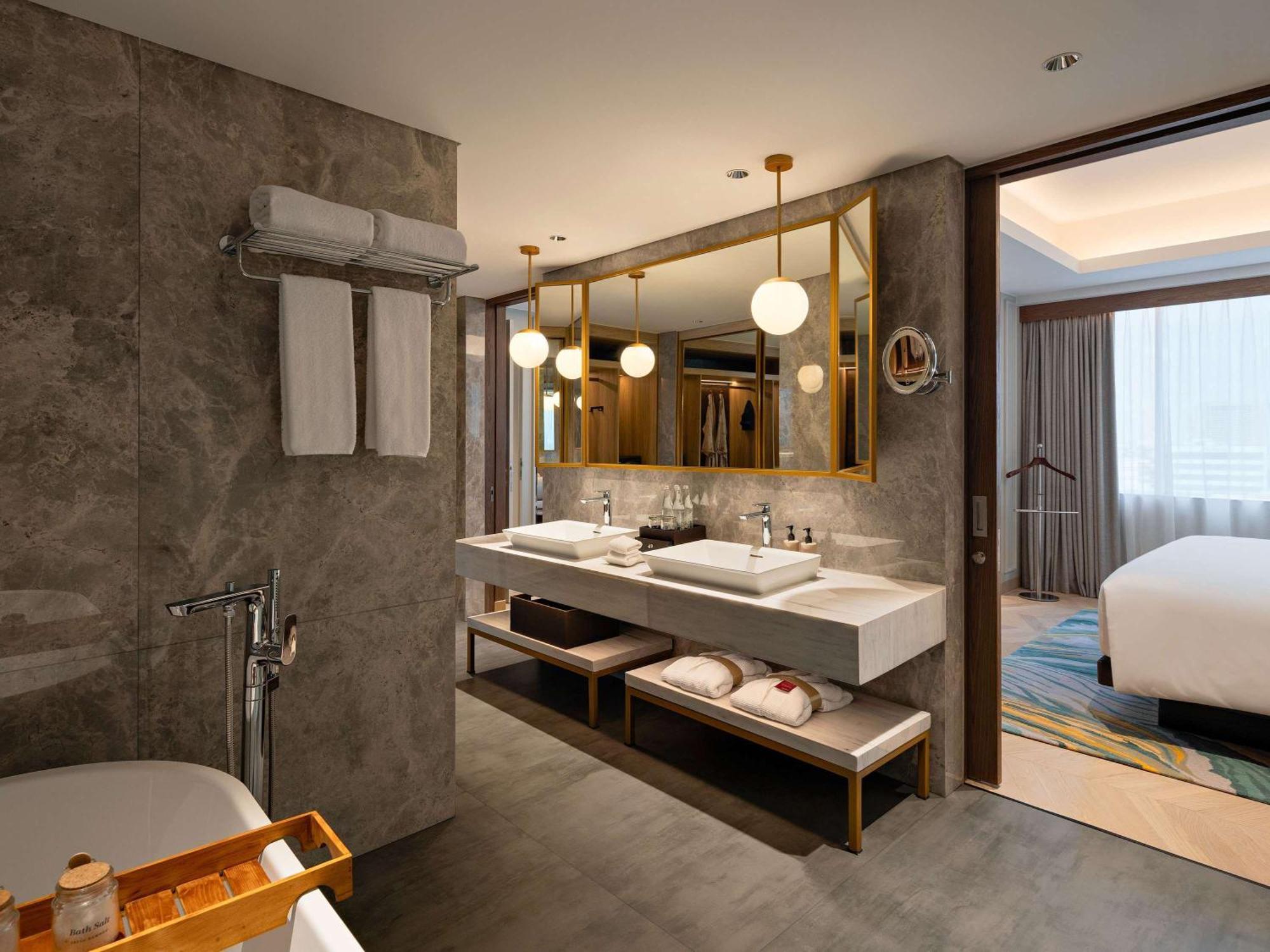 Moevenpick Hotel Jakarta City Centre Экстерьер фото