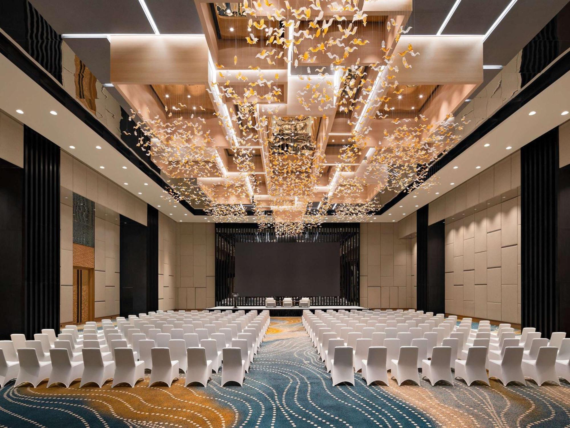 Moevenpick Hotel Jakarta City Centre Экстерьер фото
